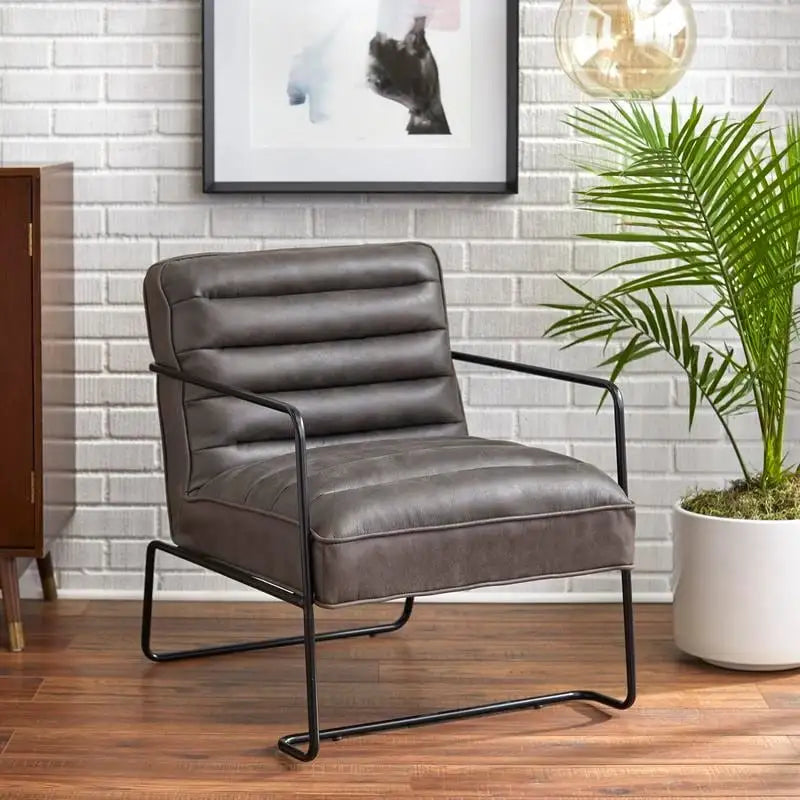 Fauteuil simple dans le salon